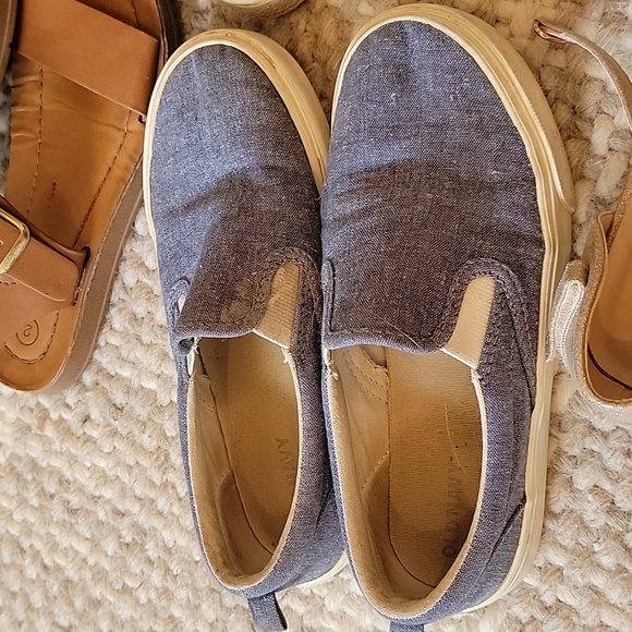 Lot of 5 girls shoes, size 1 and 2's - Picture 5 of 6